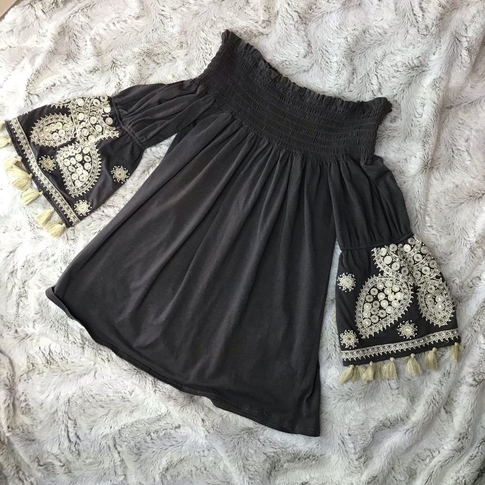 Vava by Jon Han off the shoulder blouse